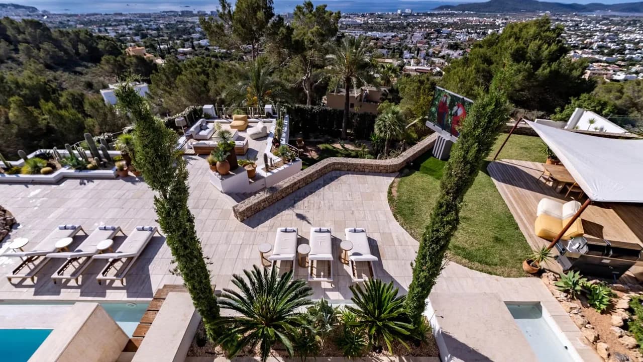 Villa Aislada de 6 Habitaciones en la Cima de la Colina con Piscina Infinita, foto 4
