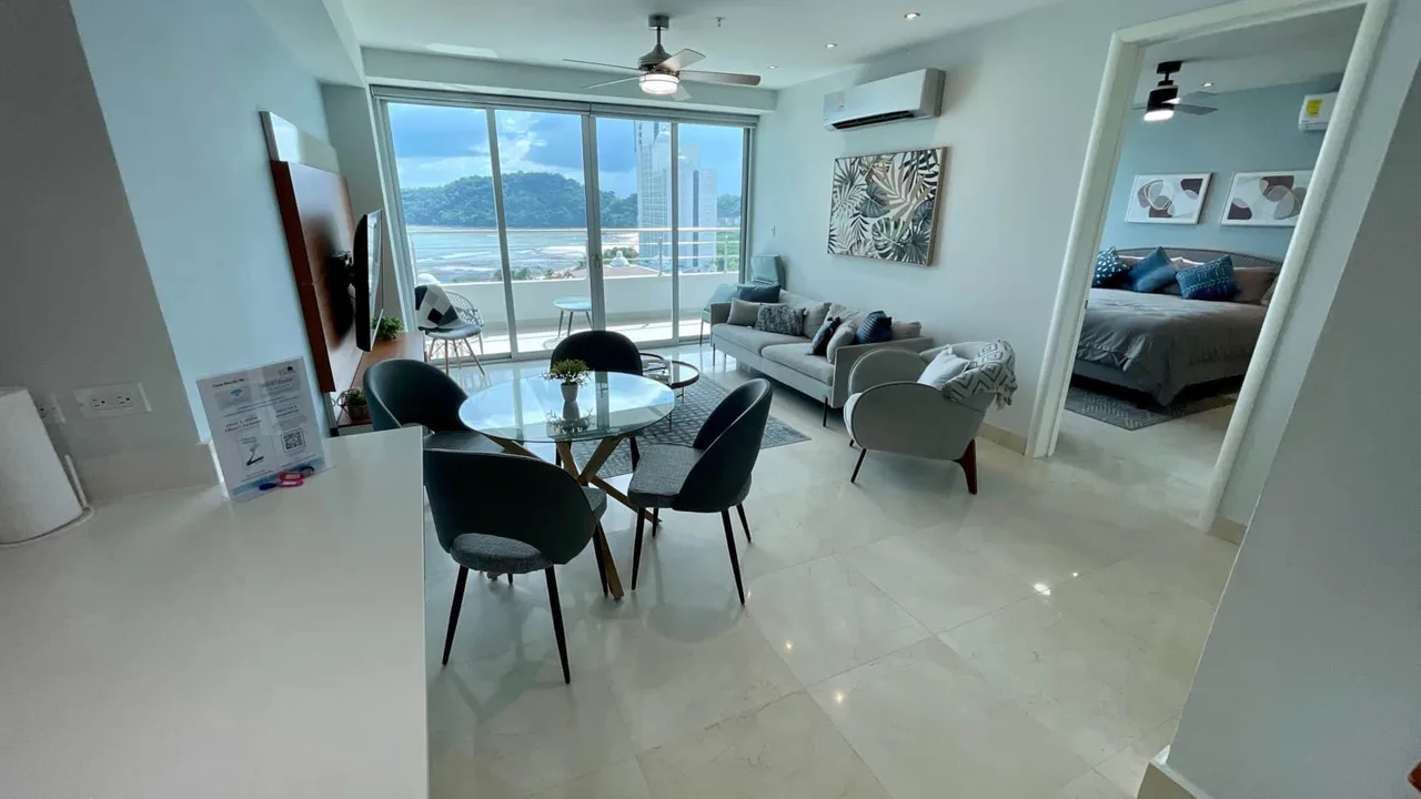 Schönes Zwei-Zimmer-Apartment mit Meerblick