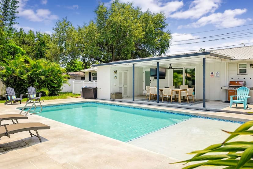Luxurious 4-Bedroom Retreat near Siesta Key