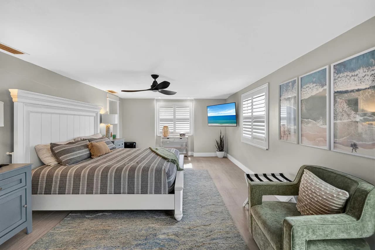 Luxurious 4-Bedroom Retreat near Siesta Key photo 3