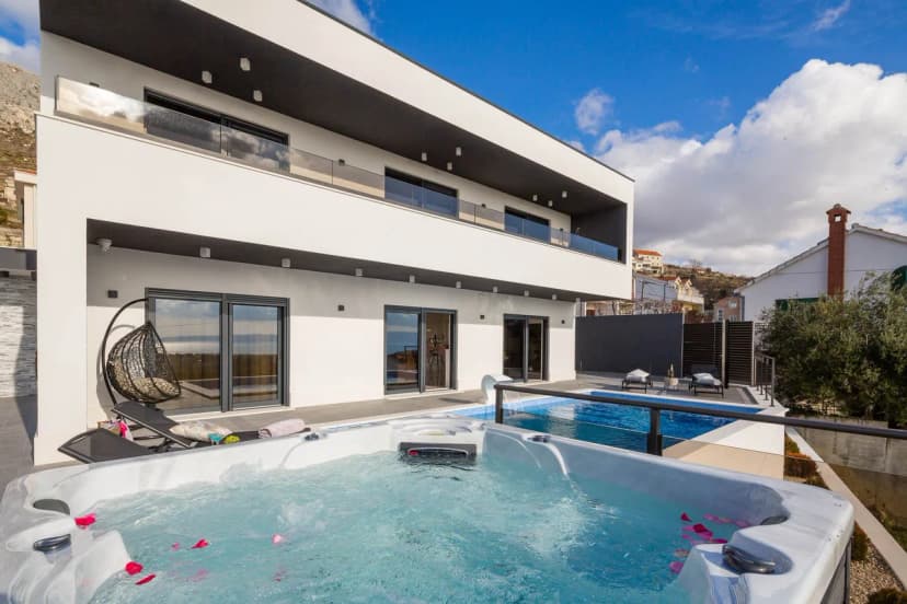 Croatian Coastal Getaway With Pool And Jacuzzi