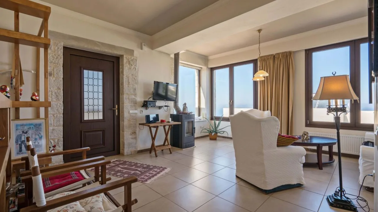 VILLA ENCHANTERESSE SURPLOMBANT LA BAIE D'AGIA PELAGIA, photo 5