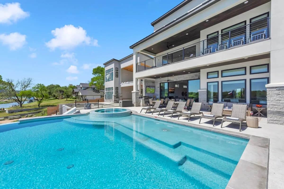 Spacious Eight Bedroom Villa in Austin photo 2