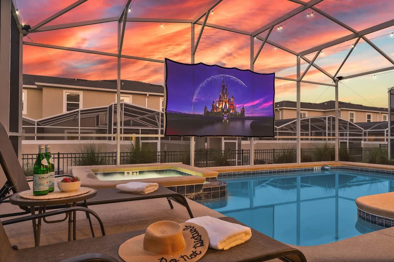 Private Pool Six Bedroom Home in Four Corners