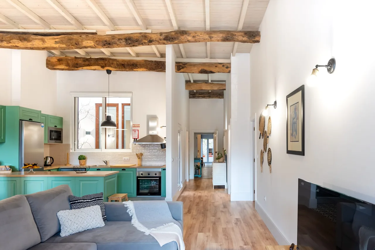 Lovely Renovated Apartment with Shared Pool photo 3