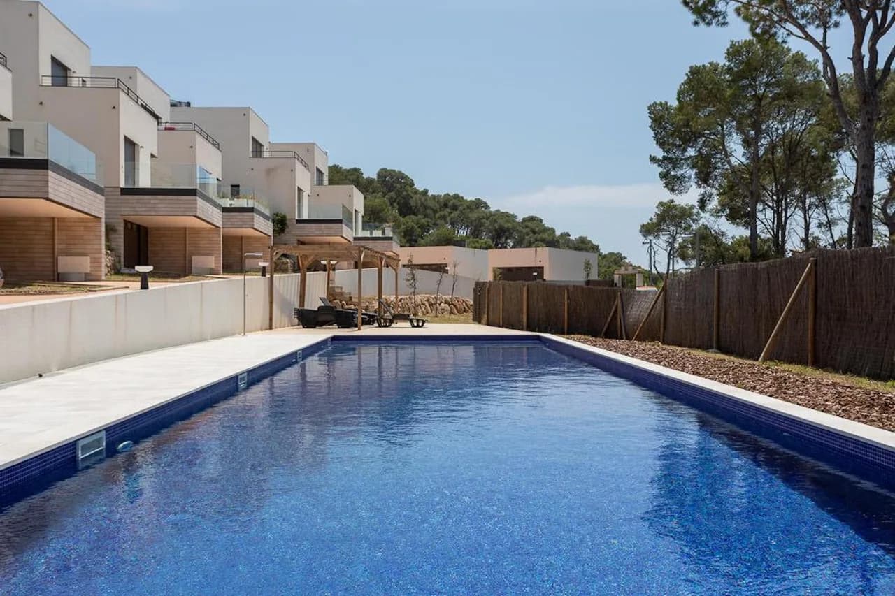 Maison Contemporaine Mitoyenne avec Piscine, photo 4