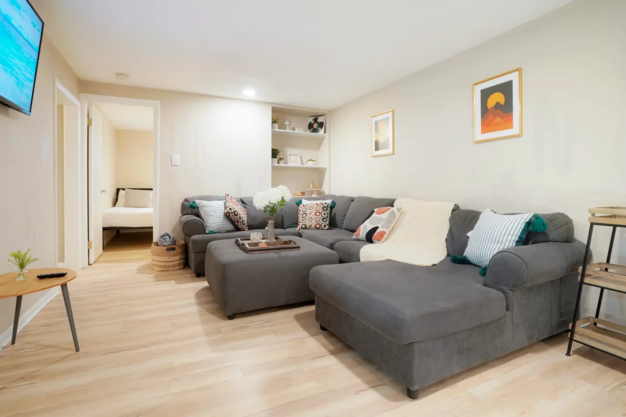 Air-Conditioned Five Bedroom Retreat in Arvada photo 4