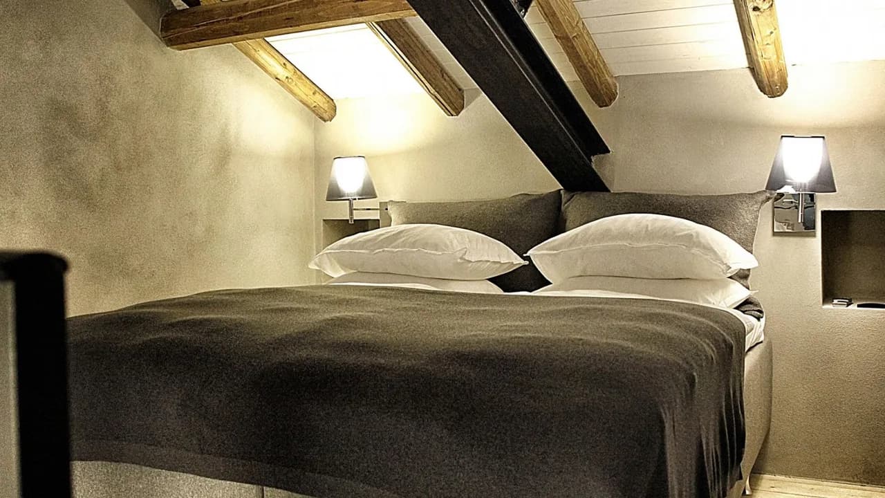 Modern gestaltete 5-Zimmer-Villa mit Seeblick, Foto 3