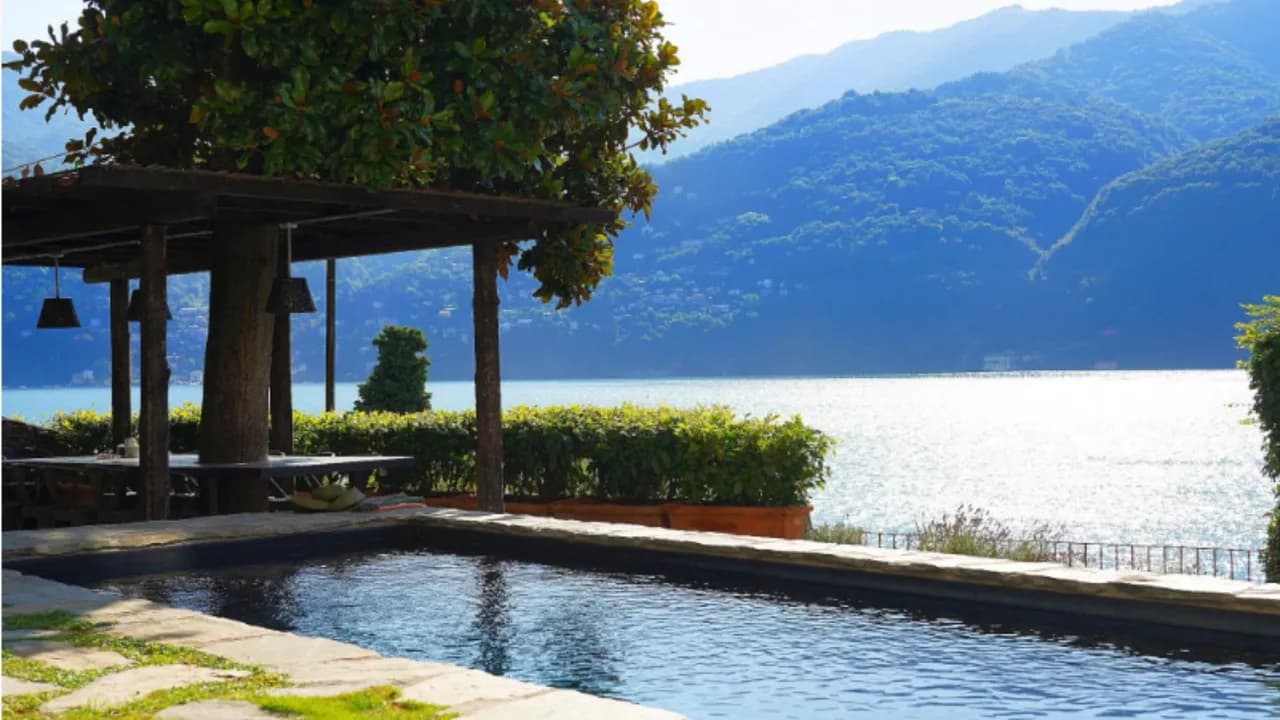 Modern gestaltete 5-Zimmer-Villa mit Seeblick, Foto 4