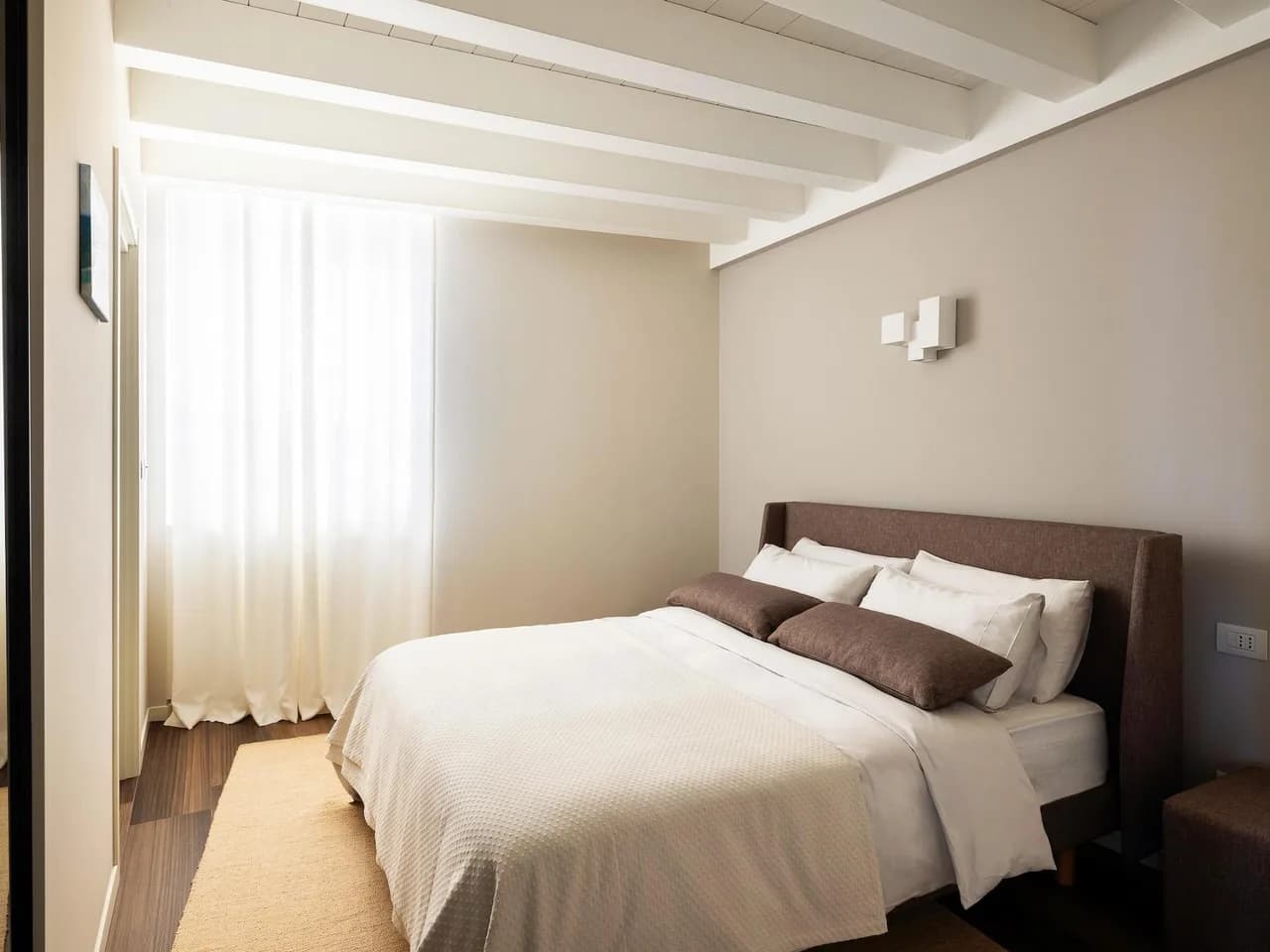 Beautiful Lakefront Apartment with Sauna photo 3