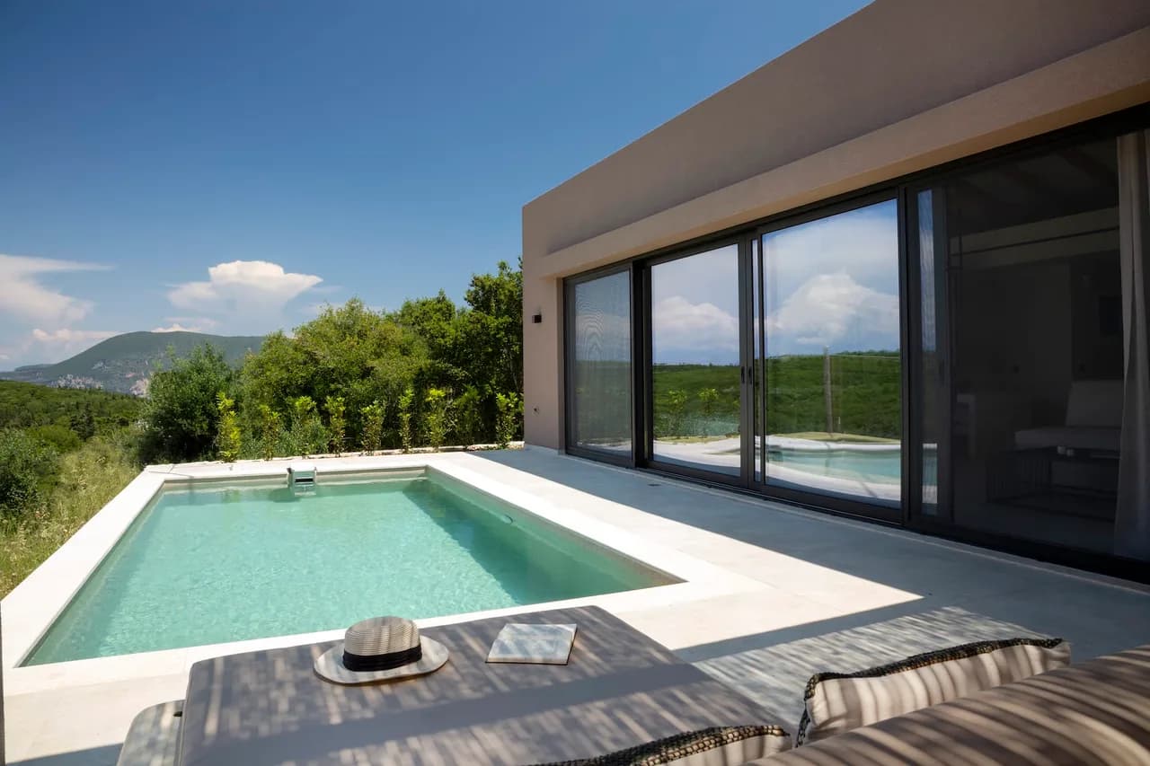 Stunning Villa with Heated Pool in Kefalonia photo 4