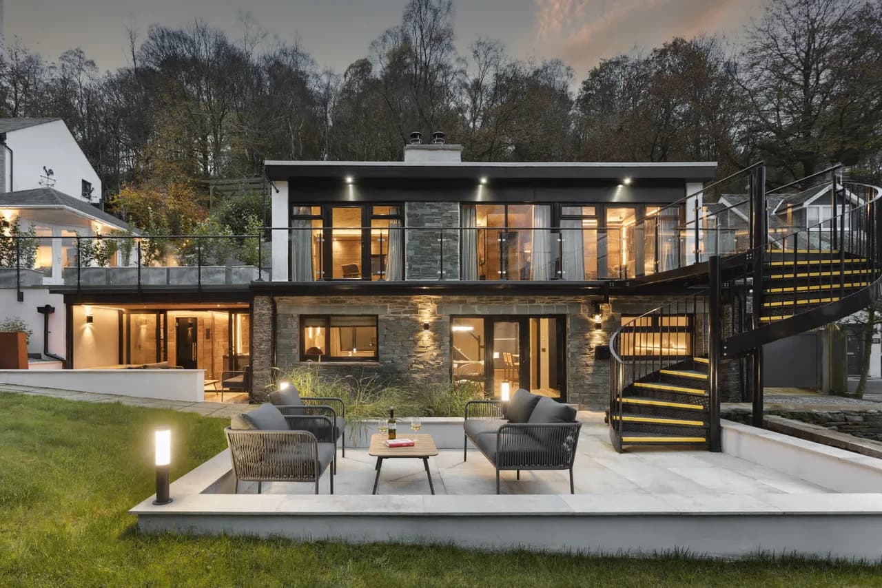 Secluded Lakefront Villa in Lake District