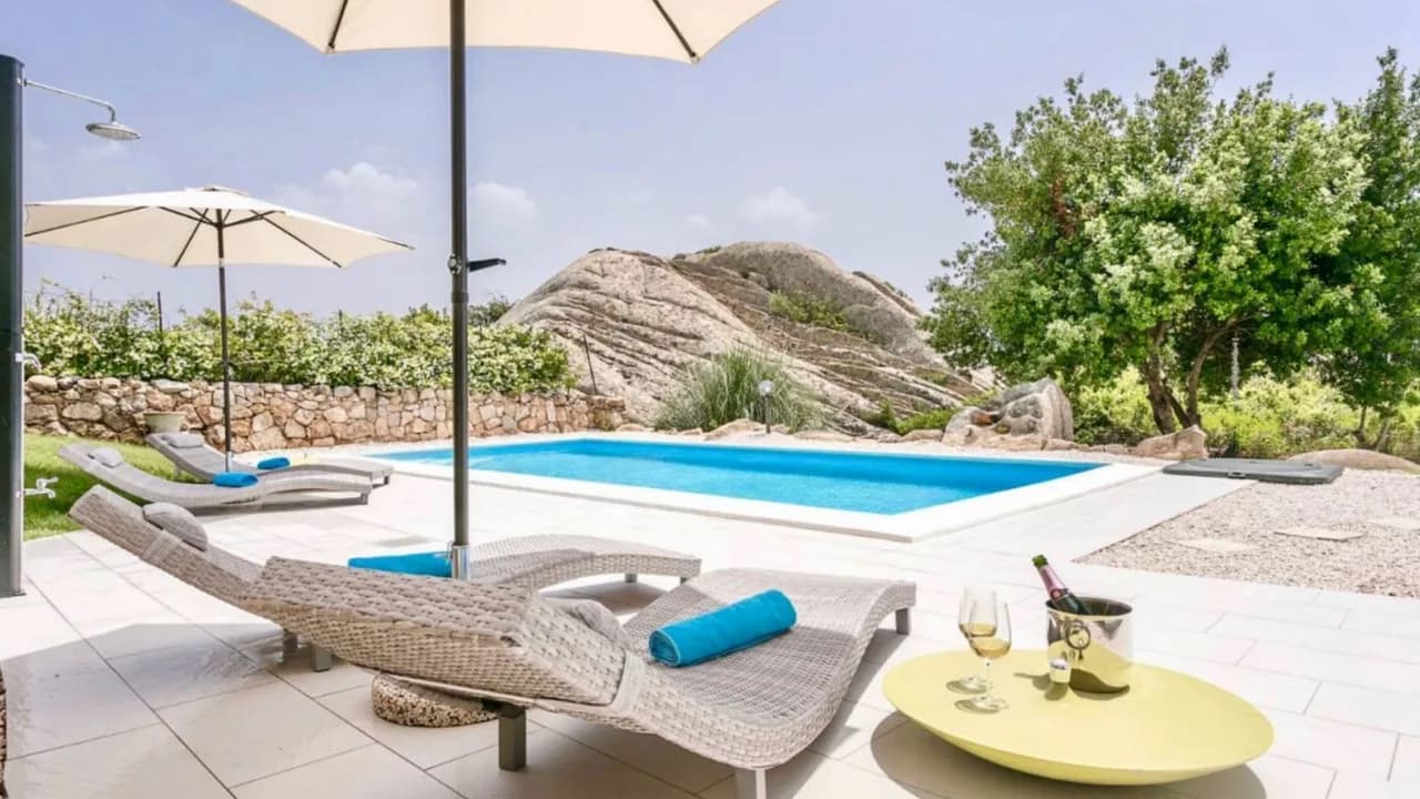 Deluxe Villa mit privatem Pool & Garten-Oase