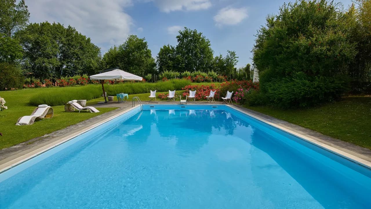 Elegante Villa con Piscina, Vino y Arte Cercano, foto 5