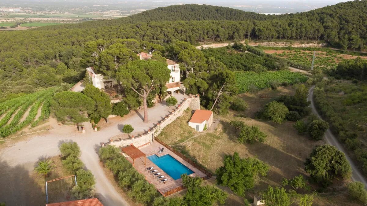 Elegant Nine Bedroom Villa in Barcelona photo 4