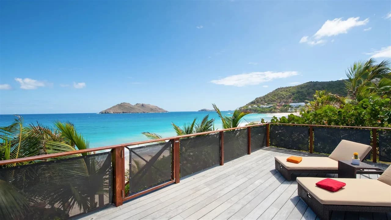 Luxurious Beachfront Villa With Pool in St. Barths photo 4