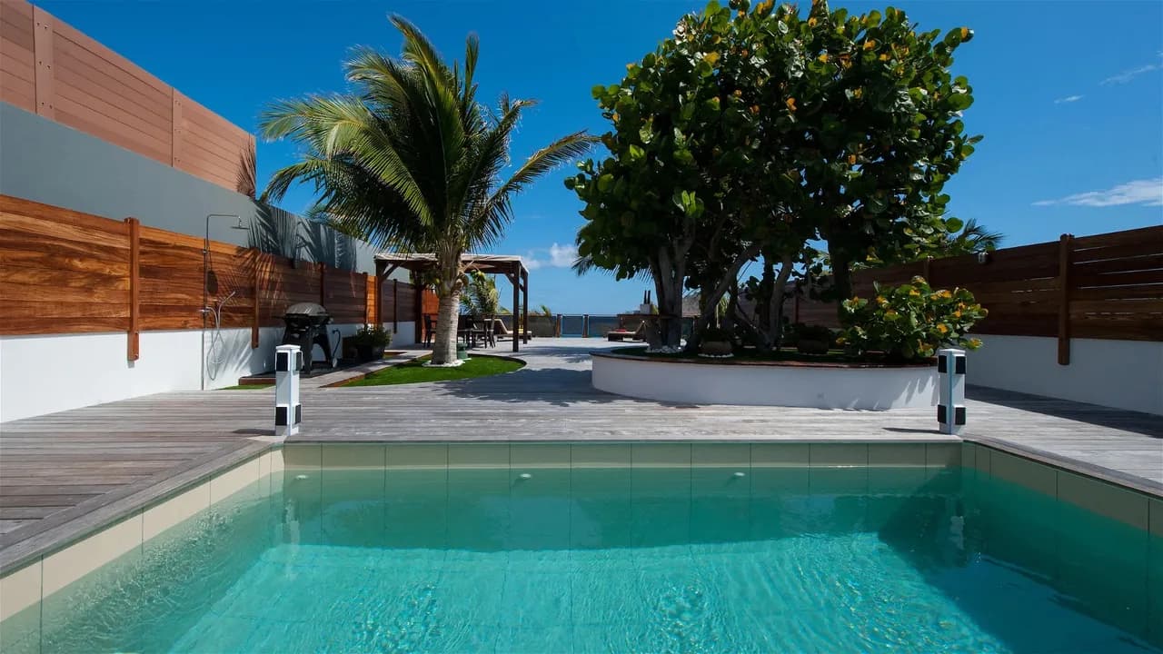 Luxurious Beachfront Villa With Pool in St. Barths photo 5