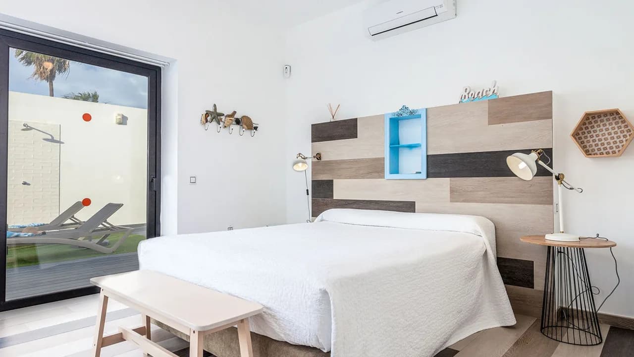 Stilvolle 4-Zimmer-Villa mit privatem Pool & Grill, Foto 3