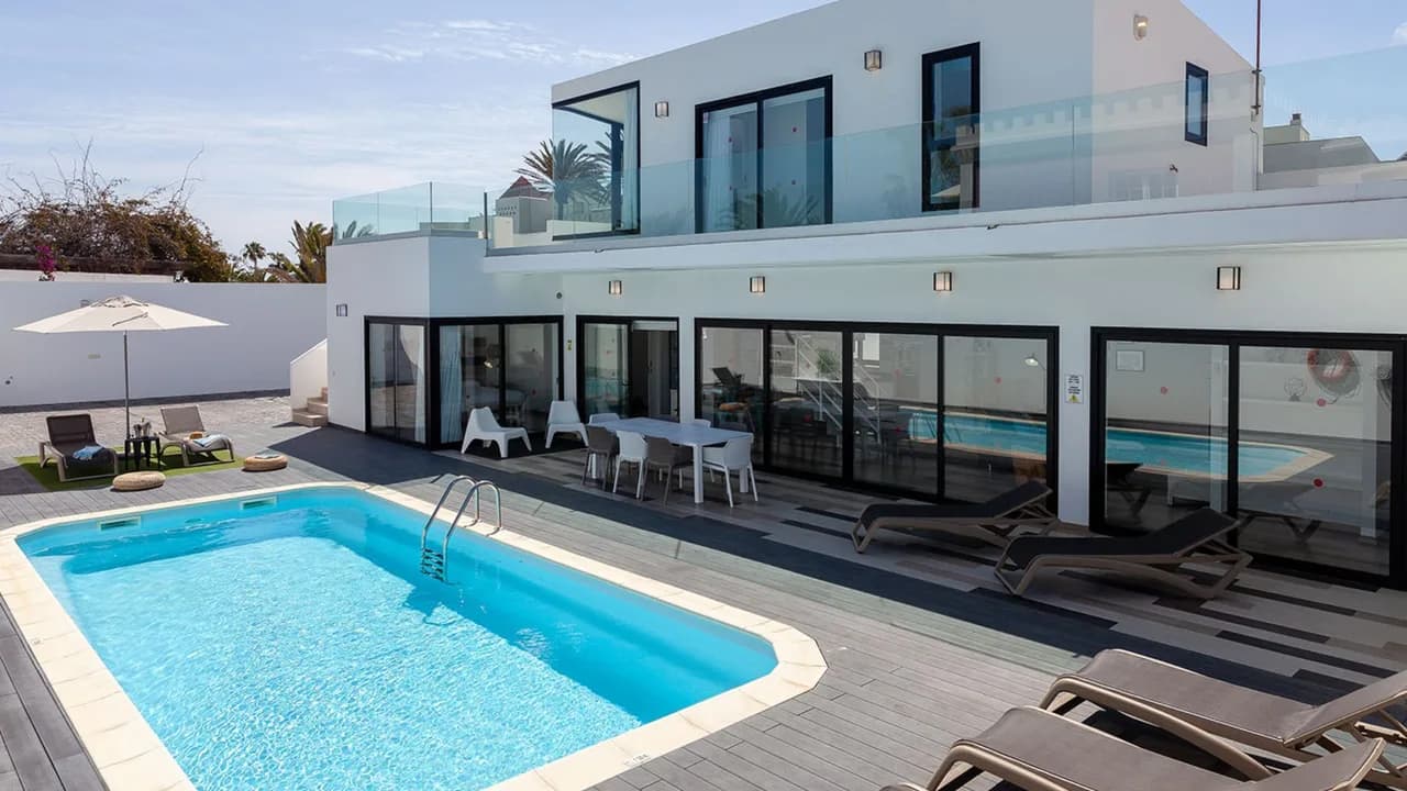 Stilvolle 4-Zimmer-Villa mit privatem Pool & Grill, Foto 4