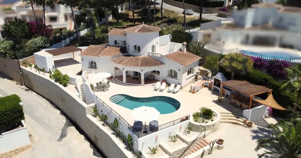 Beachside Three Bedroom Villa in Moraira, foto 2