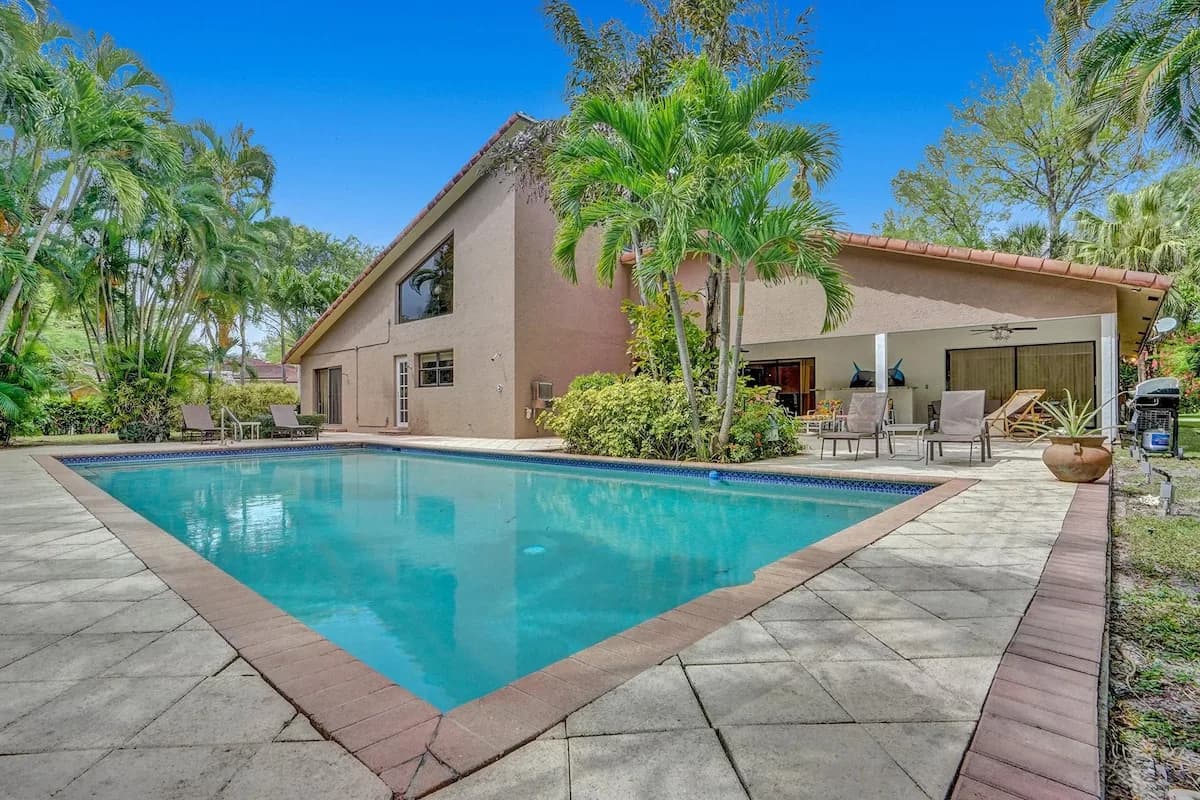 Spacious Six Bedroom Villa with BBQ in Miami Area photo 2
