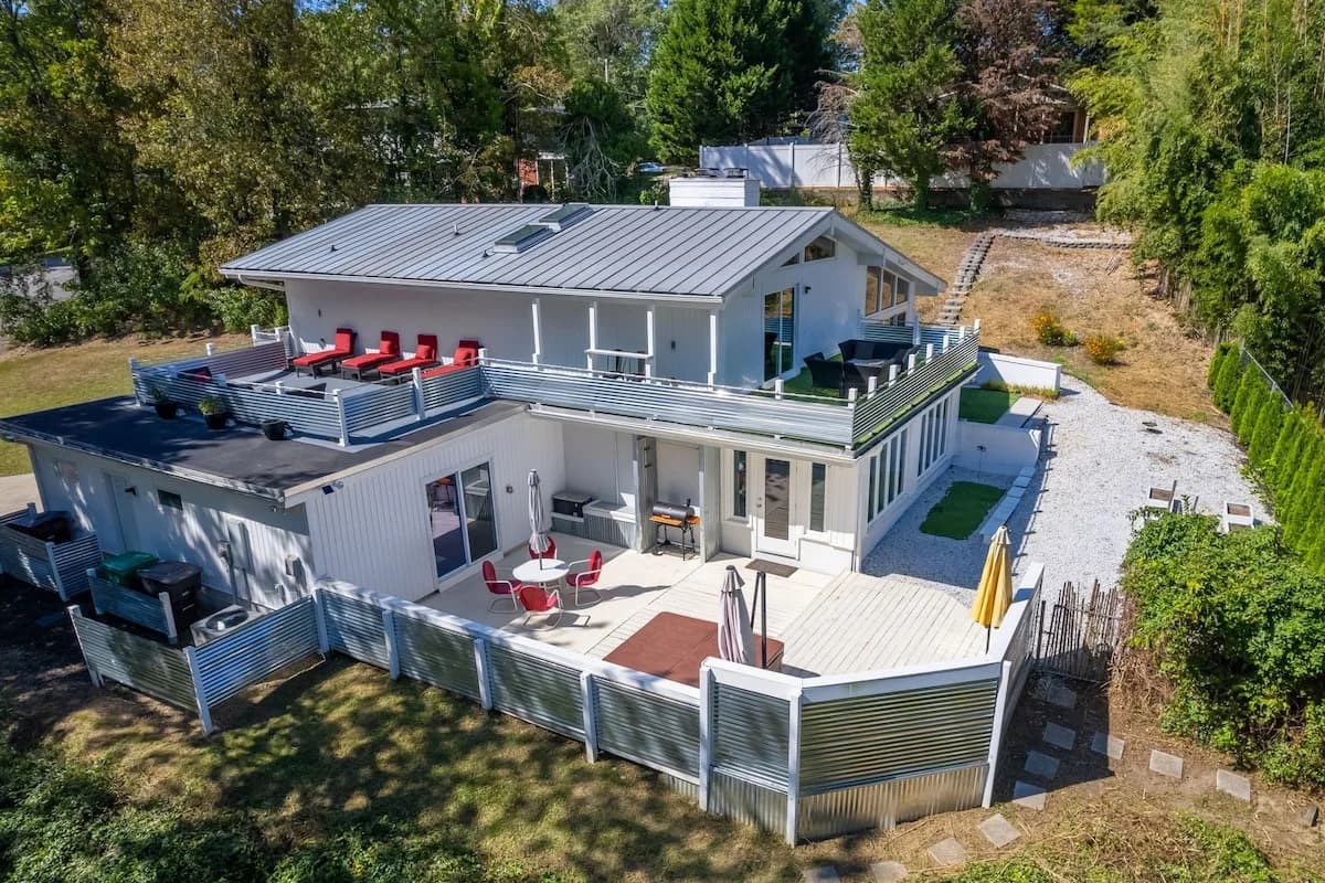 Modern Hot Tub Villa in Guilford County photo 3