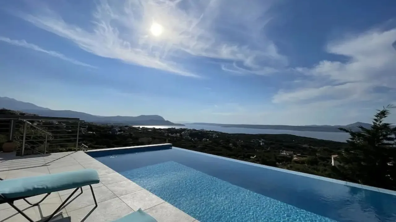 Refugio de Grandeza con Piscina y Vista Panorámica, foto 2