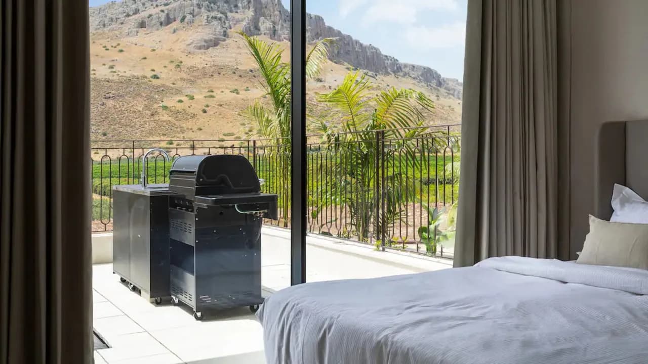 Galilee Villa With Terrace Hot Tub photo 4