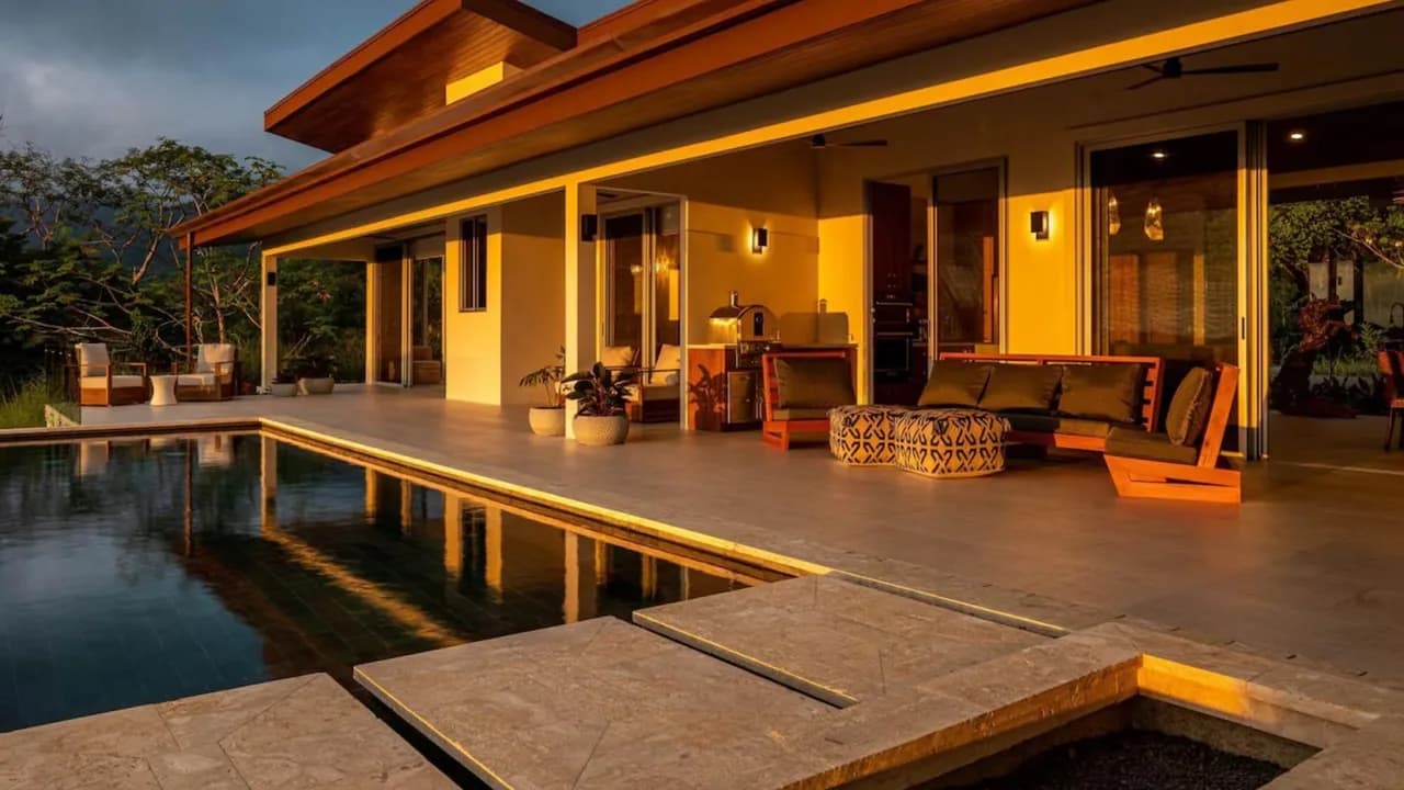 Moderne Villa auf einem Hügel mit Blick auf den Ozean, Foto 3