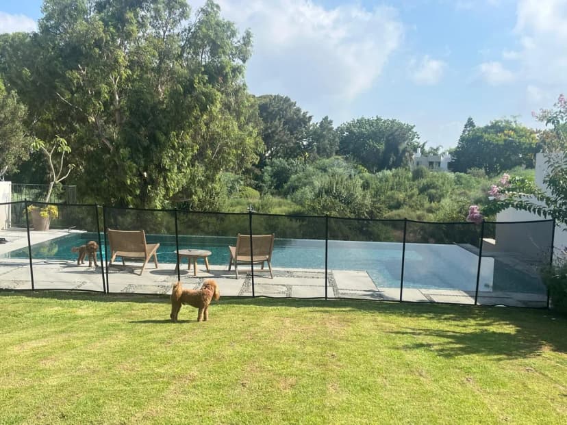 7BR Seafront Villa With Fenced Pool And Jacuzzi
