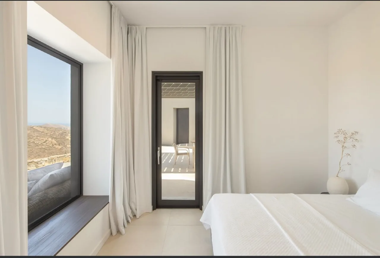 Stunning Retreat In Paros With Polished Design photo 4