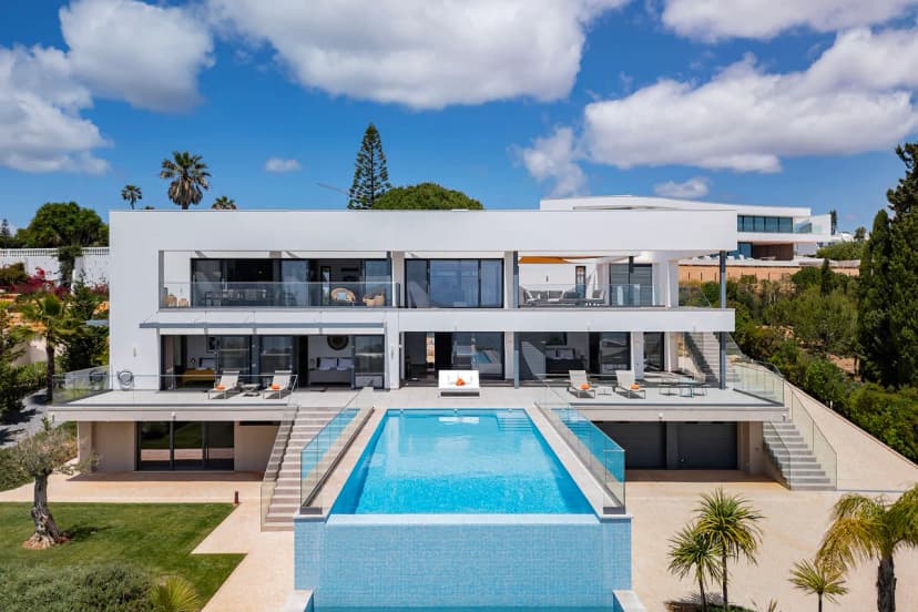 Lavish 4-bedroom Villa In The Area Of Praia Da Luz