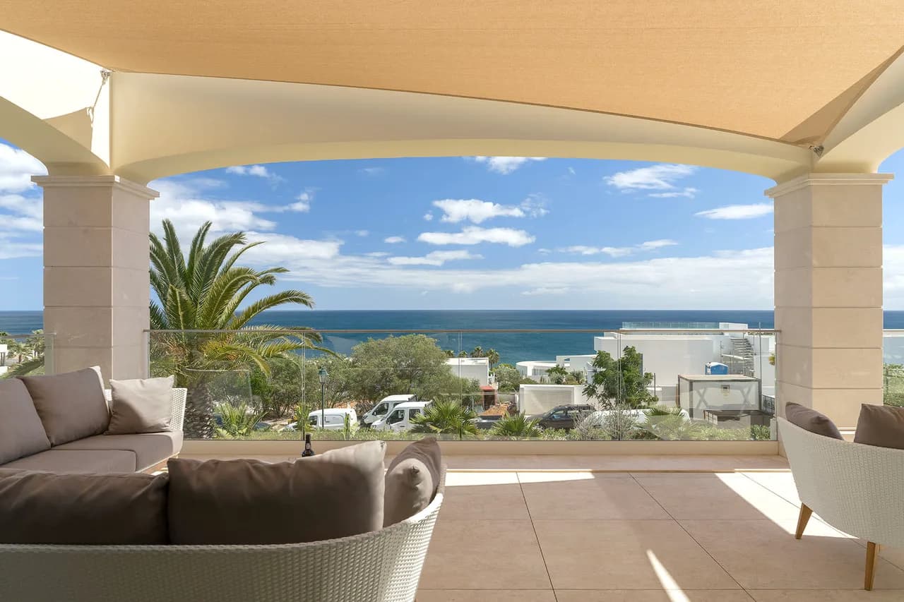 Magnificent 4-bedroom Villa Decorated With Comfort photo 3