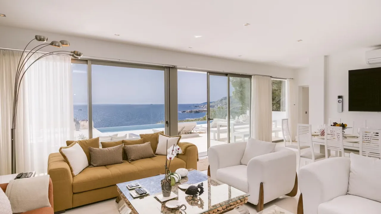 Villa con Piscina Infinita y Vistas al Mar, foto 2