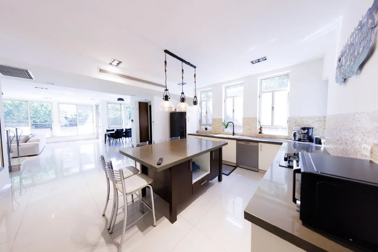 Spacious 4-bedroom Home With Lush Of Green Outdoor photo 5