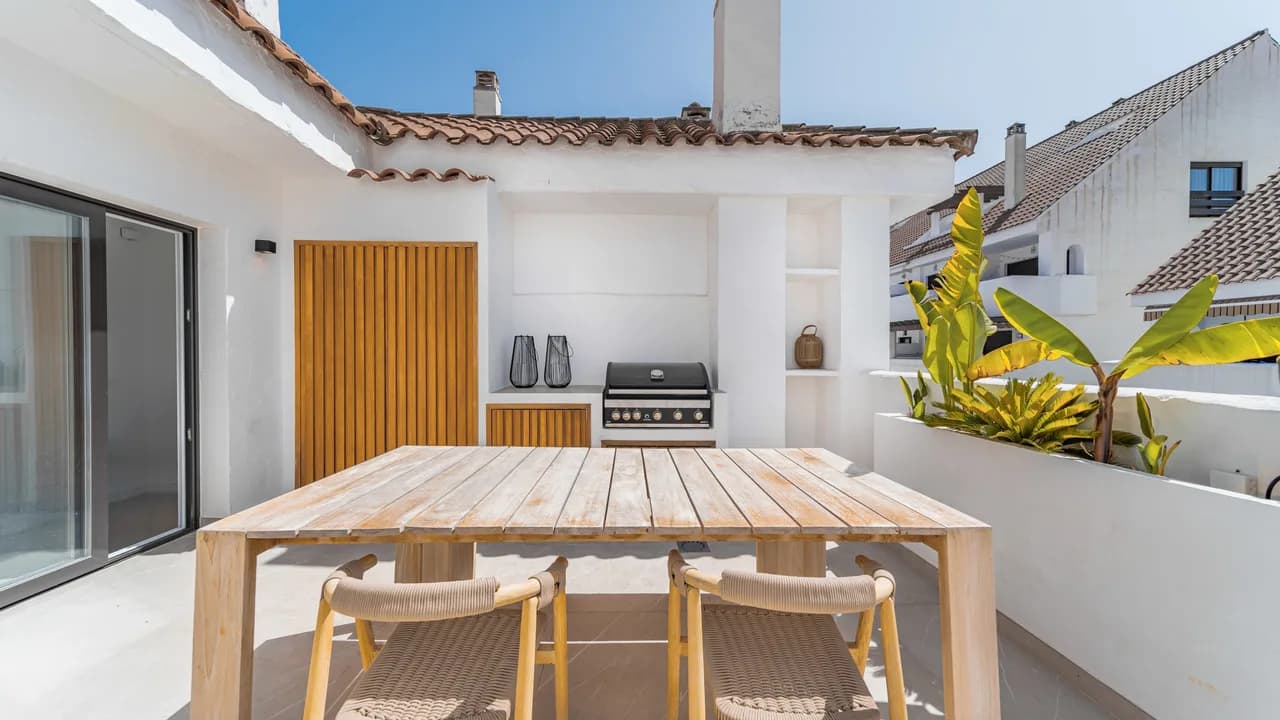 Luxury Two Bedroom Retreat in Puerto Banus photo 3