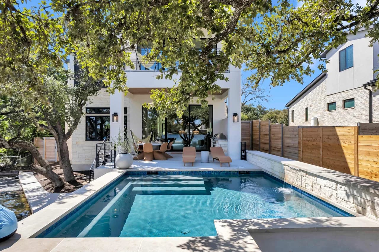 Spacious Four Bedroom Retreat in Austin photo 2