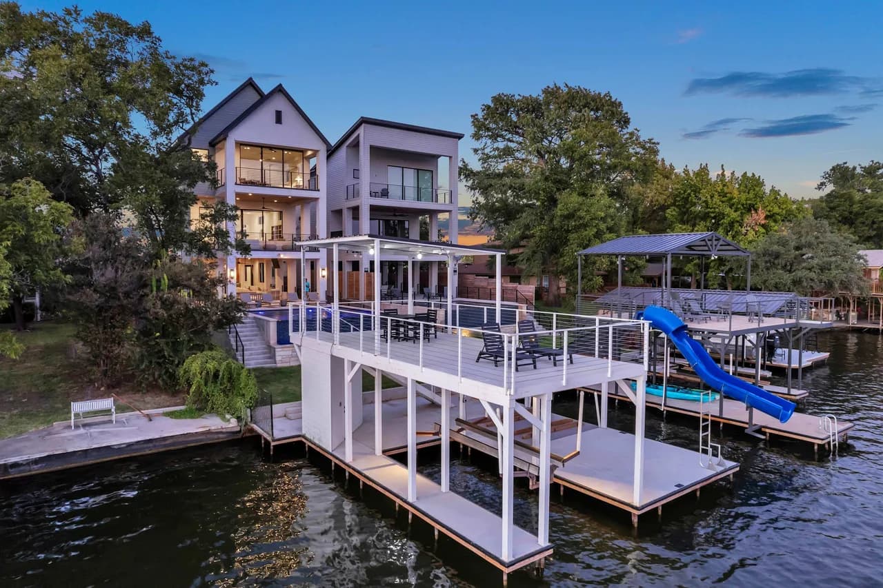 Spacious Waterfront Retreat in Austin photo 4
