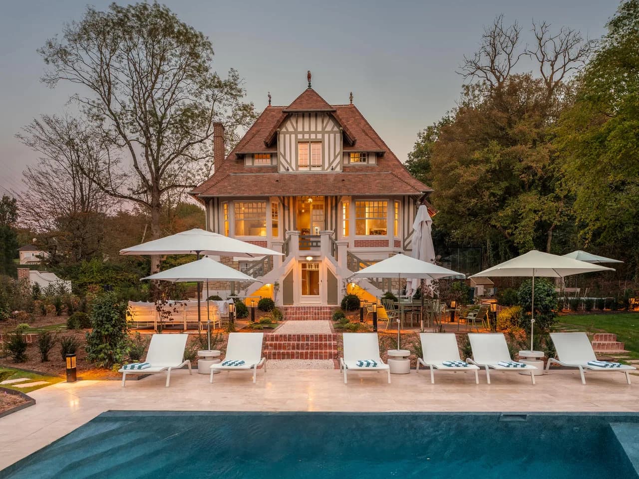 Luxurious Pool Villa in Villers Normandy