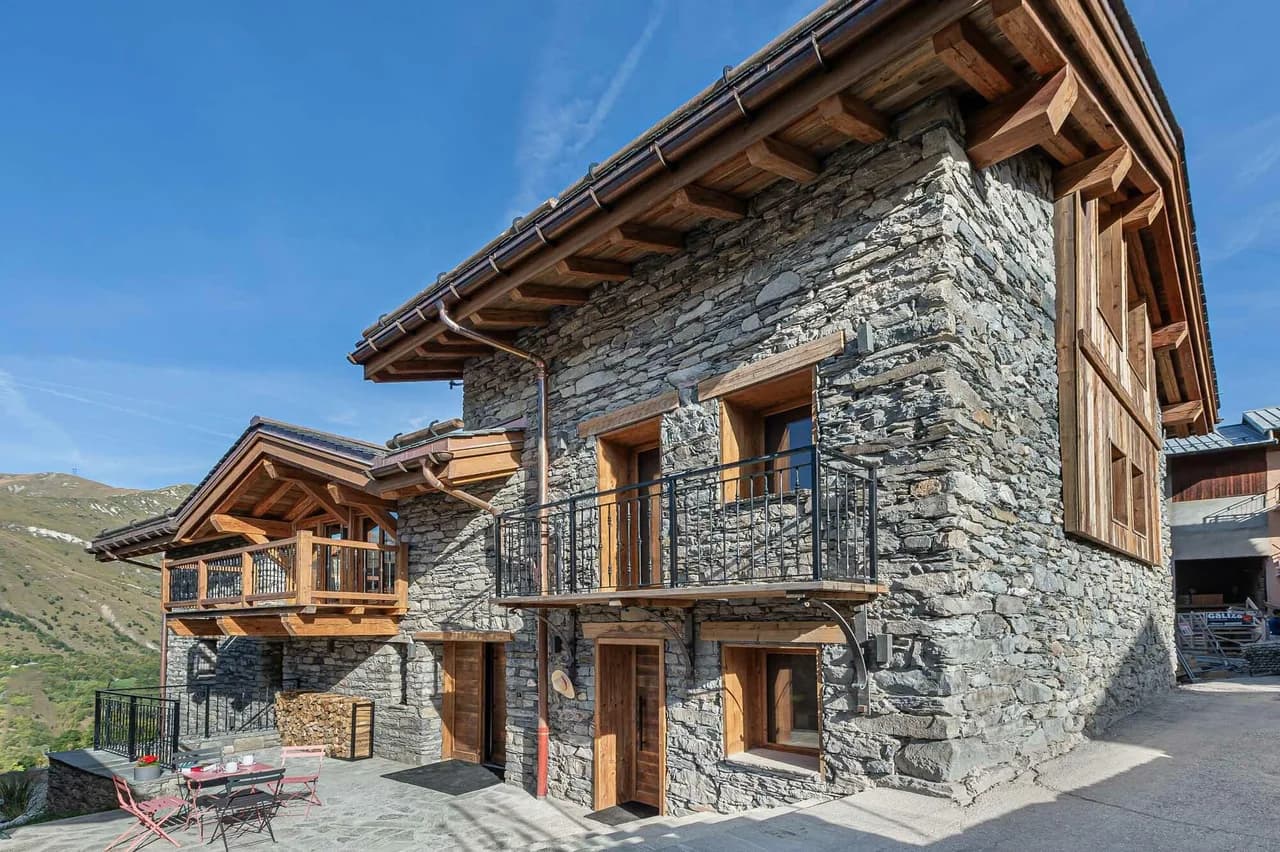 Heritage Chalet: Lujo Atemporal con Piscina Interior, foto 2