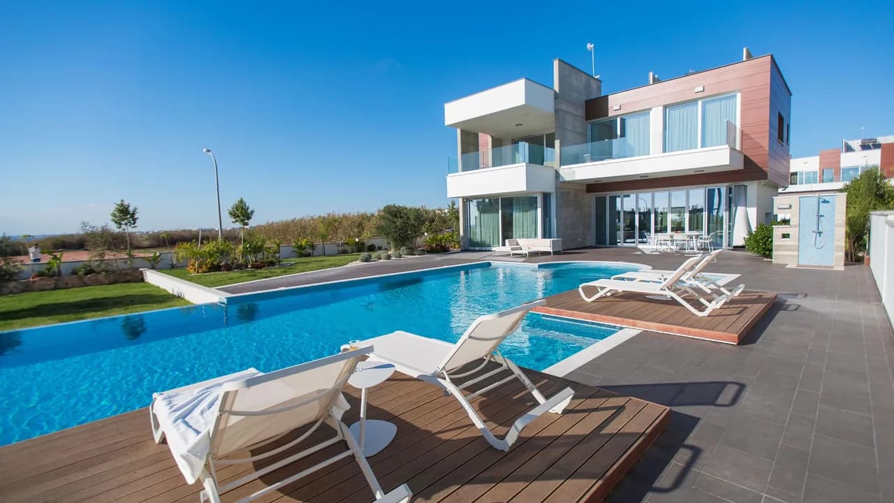 Villa Tranquille en Bord de Mer Près d'une Ville Animée, photo 4