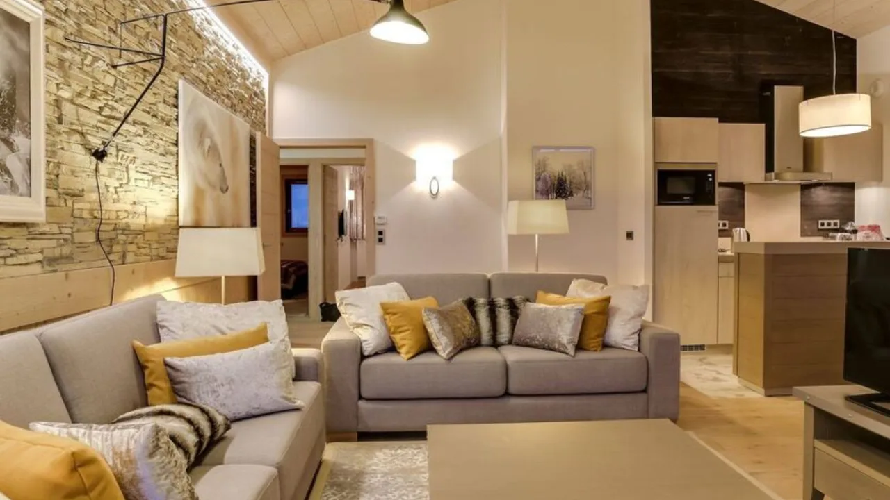 Elegant Ski Apartment With Scenic Windows photo 3