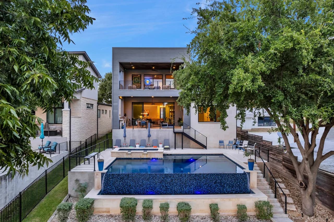 Accessible Luxury Villa in Austin photo 3