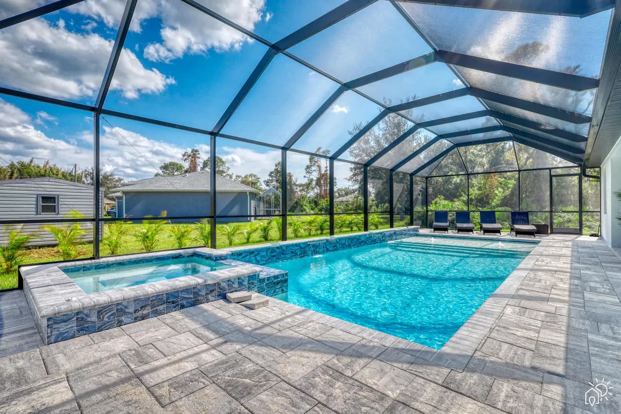 Modern Villa with Pool and Spa in Florida photo 3