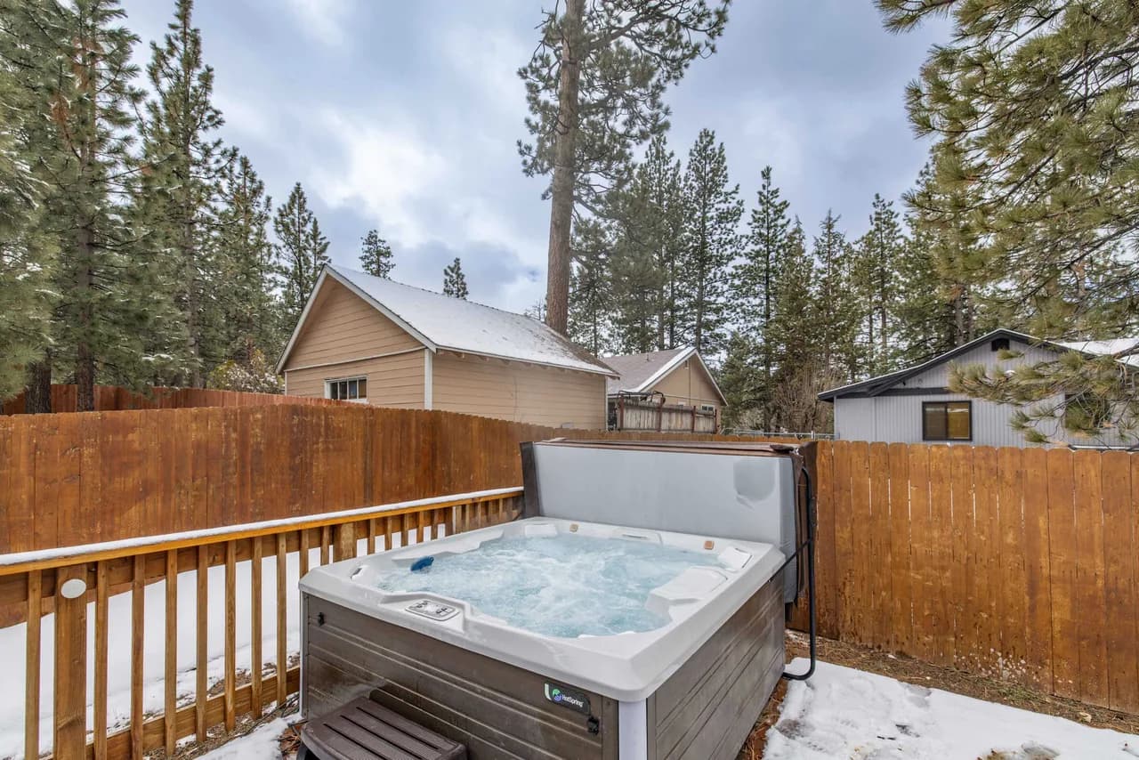 Chic Cabin Retreat with Hot Tub in Big Bear, California, Foto 2