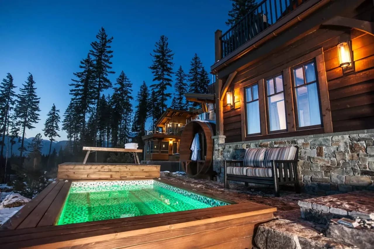 Tranquil Alpine Lodge in Revelstoke photo 2