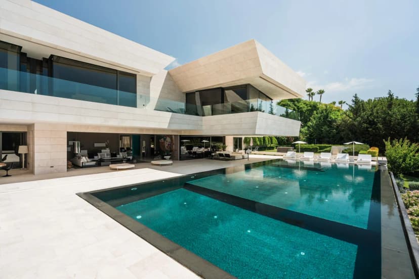 Modern Luxury Villa with Tennis Court in Marbella
