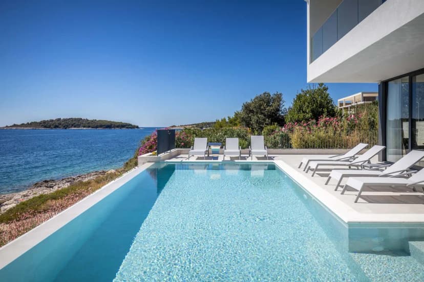 Miracle Seaside Luxury 5BR Beachfront Oasis