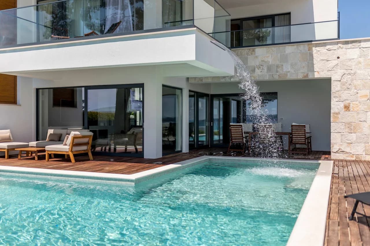 Kaštel's Hidden Gem Seafront 5BR Luxury Villa, Foto 2