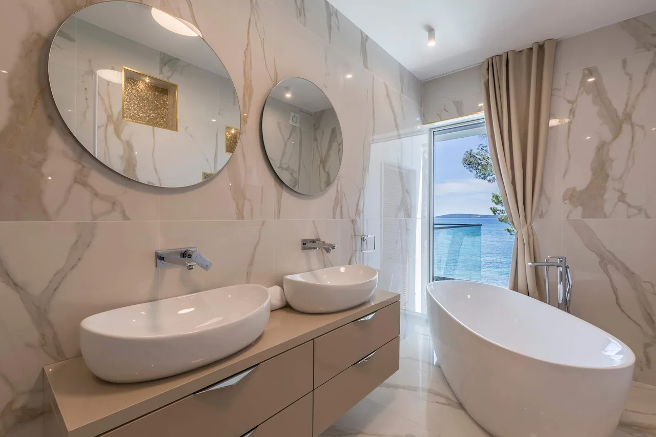 Kaštel's Hidden Gem Seafront 5BR Luxury Villa, Foto 5